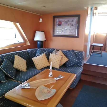 Yacht Leopard S - Feel The Sea 보트호텔 *